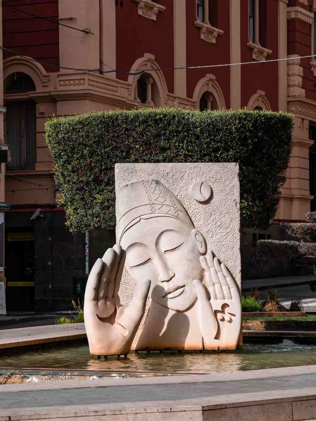 Fontana di design nel centro di Sassari